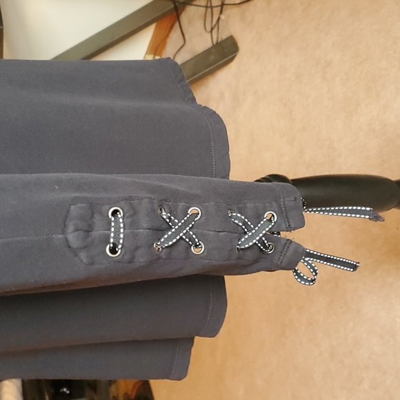 Torrid size 3 black sweatshirt with lace up sides - Picture 4 of 9